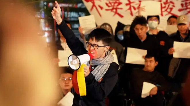 反「清零」抗議潮：美國的中國留學生如何用行動聲援？