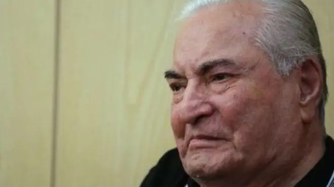 عباس امیرانتظام در سال های اخیر به دلیل عوارض سال ها زندان بیرون از بازداشتگاه تخت نظارت بود