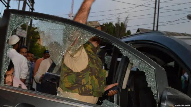 शुजात बुखारी की इस कार पर हमला हुआ था.