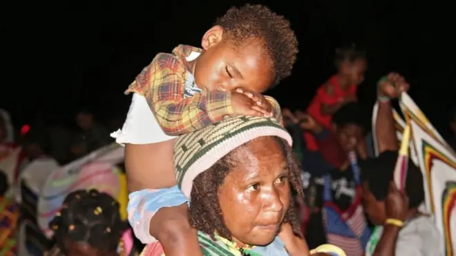 Konflik bersenjata antara TNI dan kelompok prokemerdekaan memaksa sejumlah warga meninggalkan desa mereka di wilayah Mimika.