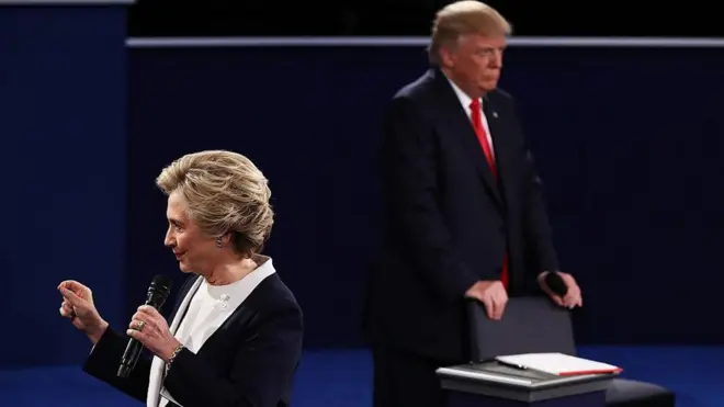 Клинтон говорит, что поменяла систему усыновления детей в США