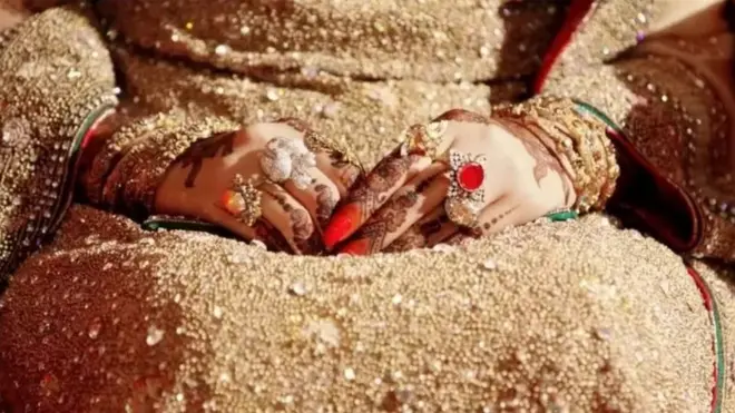 Shacabka magaalada Hyderabad ayaa arooskooda ka gaarsiinaya ka hor dhaqangalka sharciga cusub ee guurka