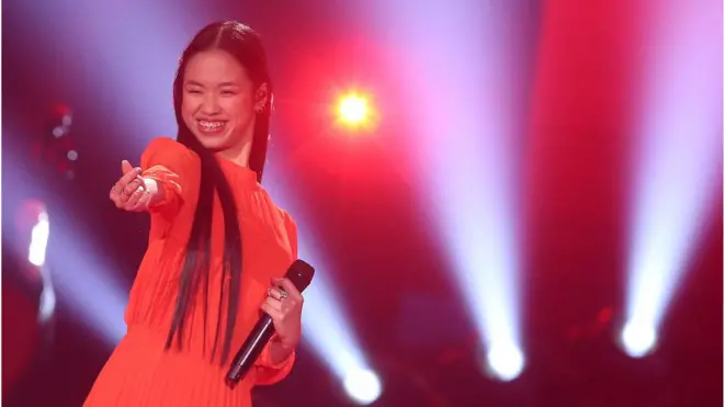 Claudia Santoso tampil sebagai juara The Voice of Germany setelah membawakan lagu berjudul I Have Nothing.