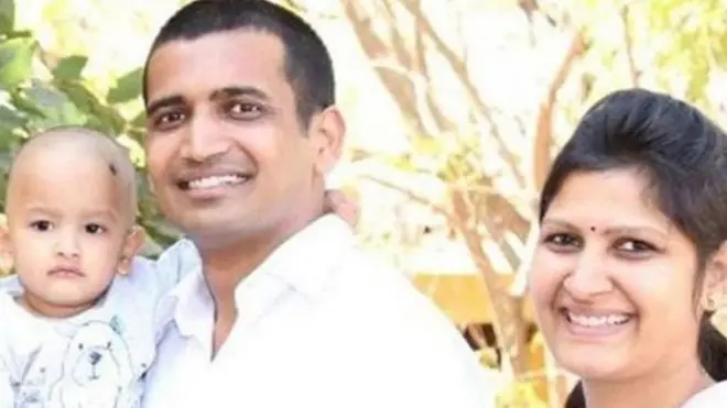 میاں بیوی نے چار برس قبل شادی کی تھی اور ان کی تین سالہ بیٹی بھی ہے