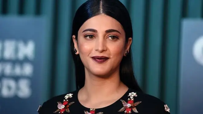 شروتی اداکار کمل حاسن اور ساریکا کی بیٹی ہیں