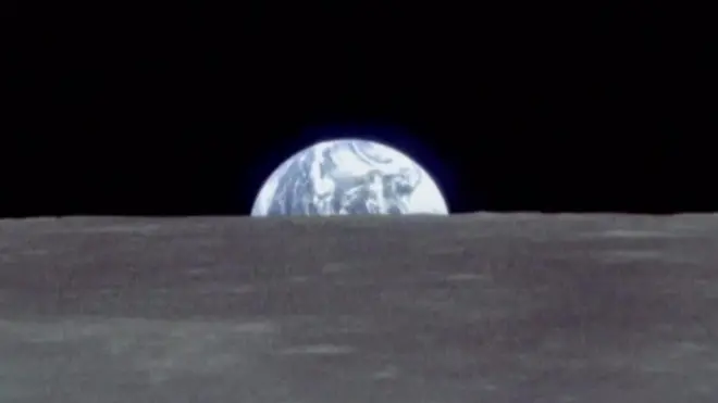 Terra nascendo atrás da Lua