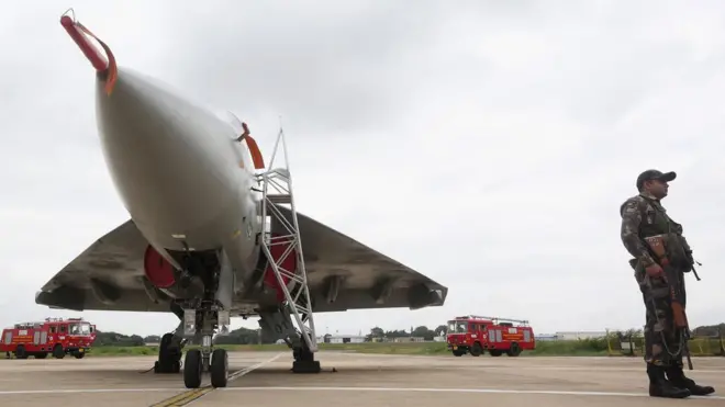 Для ВВС Индии планируется построить около 200 истребителей Tejas.