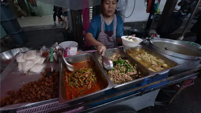 อาหารริมทางในกรุงเทพฯ