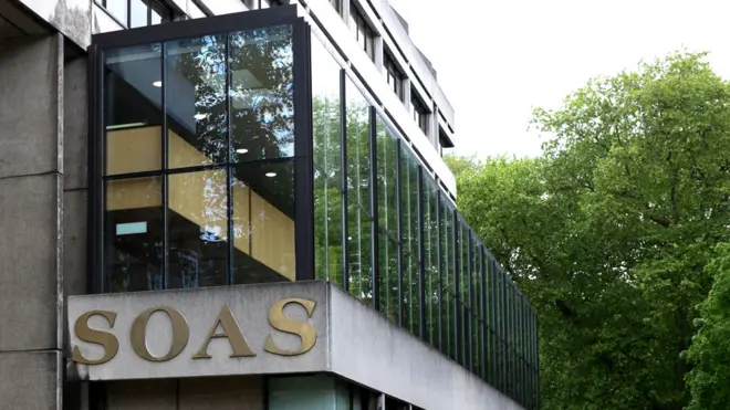 مبنى الكلية.