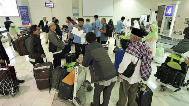 Ratusan calon jemaah haji asal Indonesia dicekal di Bandara Internasional Manila karena kedapatan memakai paspor palsu Filipina