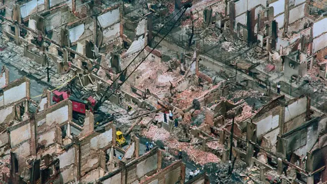 Así quedaron los edificios de la avenida Osage en Filadelfia, Pensilvania, tras el bombardeo policial contra activistas de MOVE.