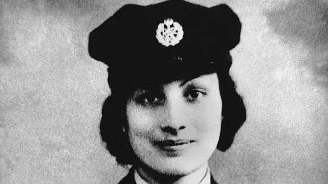 Noor se unió a la Fuerza Aérea Auxiliar Femenina británica en 1940.