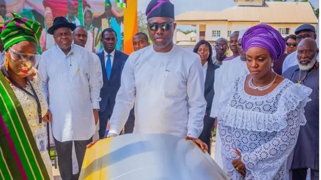 Gomina Seyi makinde n dagbere fun iya rẹ