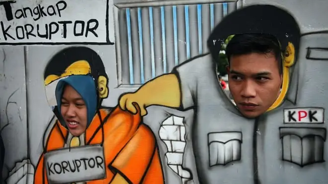 KPK menilai jumlah penyidik mereka terlalu sedikit untuk menindak beragam kasus korupsi di seluruh Indonesia.