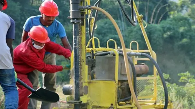 पेट्रोलियम खानीको खोजी