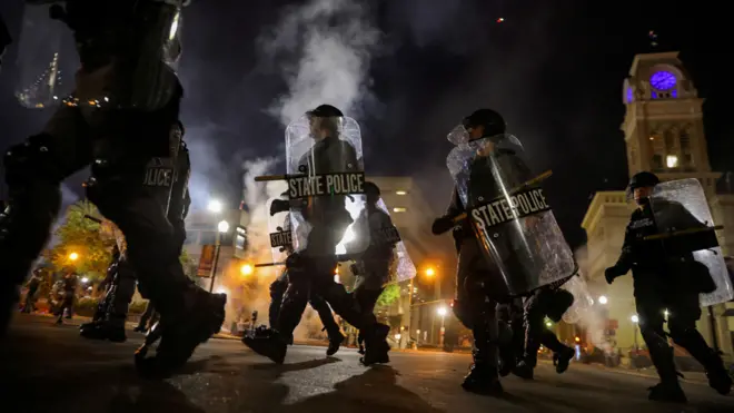 La policía estatal fue desplegada en Louisville, Kentucky, para contener las protestas.