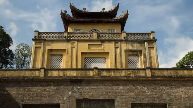 Lý Thái Tổ dời đô về thành Đại La năm 1010, đổi tên thành Thăng Long
