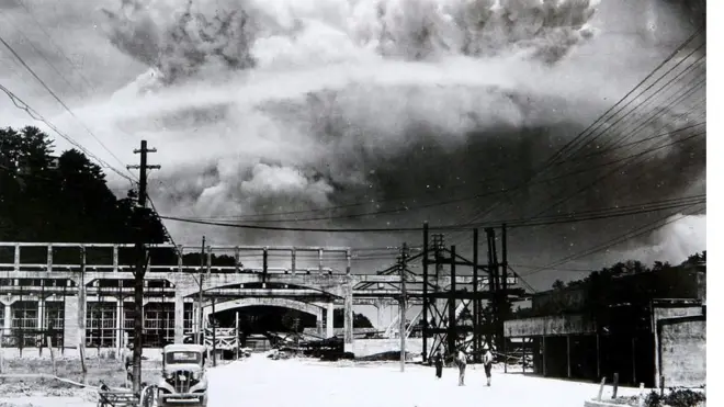 Kota Kokura luput dari pemboman pada 9 Agustus 1945, selang beberapa menit bom atom kemudian dijatuhkan di kota Nagasaki.