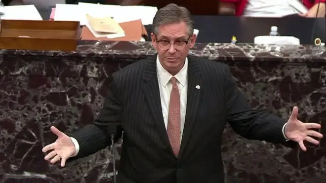 ليس لدى كاستور خبرة كافية في القضايا الدستورية