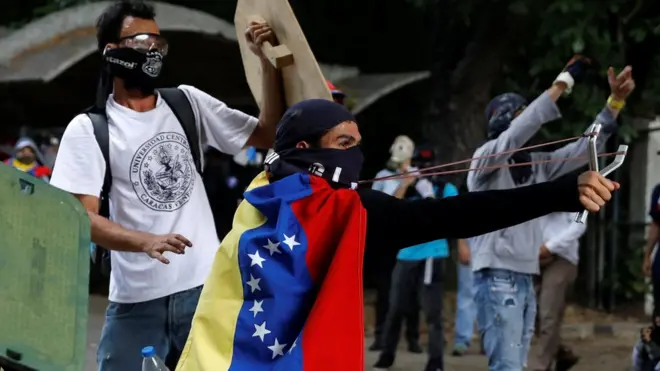 Las muertes desde que comenzó la ola de protestas contra el gobierno de Nicolás Maduro, hace más de un mes, ya suman 36. Mientras se registran centenares de heridos.