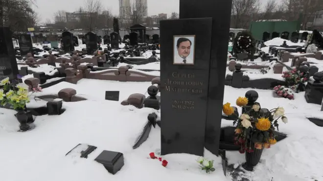 Магнитский обвинял группу чиновников в хищении 5,4 млрд рублей из госбюджета. Он умер в СИЗО