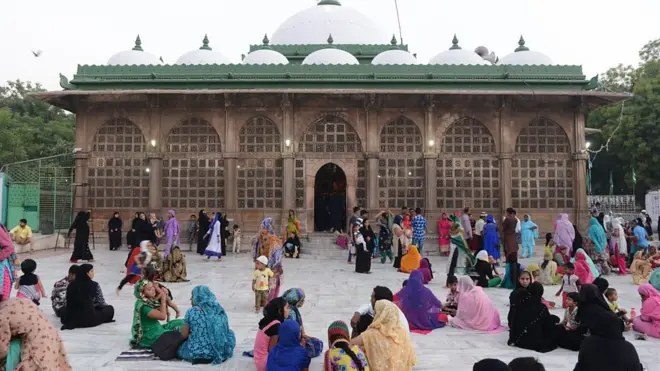 مسجد أثري في الهند يسمح بدخول النساء بعد حظر 4 أعوام