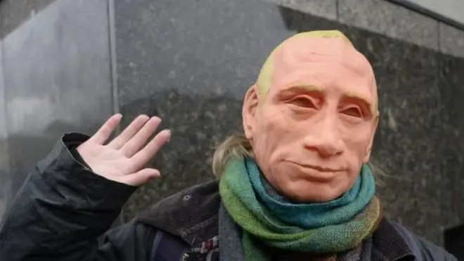 На борьбе с коррупцией сосредоточил свою кампанию один из политических соперников путина Алексей Навальный