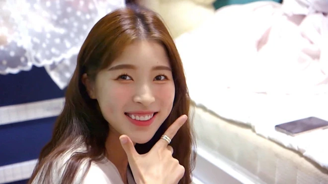 유튜브 채널 ‘놀새나라’를 운영하는 강나라 씨