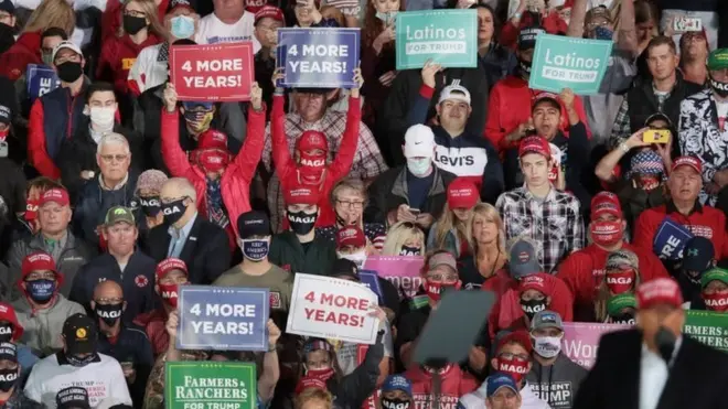 ትራምፕ ለደጋፊዎቻቸው ንግግር ሲያደርጉ