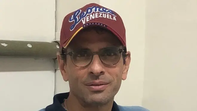 En una entrevista con BBC Mundo, Capriles, dos veces candidato presidencial, reclama que la oposición recupere la estrategia del voto y que pelee por condiciones electorales justas con ayuda del nuevo gobierno de Joe Biden en Estados Unidos y de la Unión Europea.