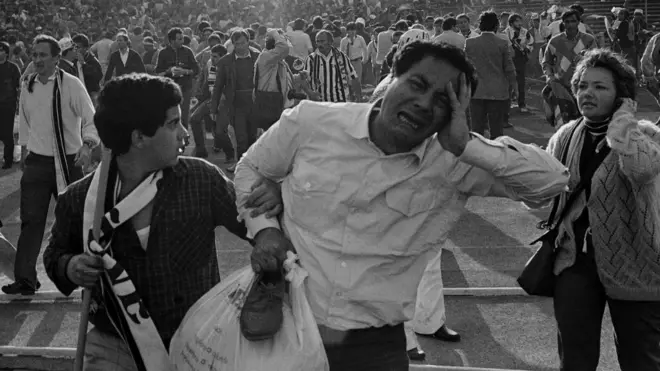 Navijači italijanskog Juventusa beže sa tribina stadiona Hejsel