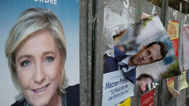 постеры с ле пен и Макроном