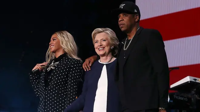 Рэпер Джей-Зи и его жена Бейонсе Ноулз выступили на мероприятии в поддержку Хиллари Клинтон в пятницу вечером