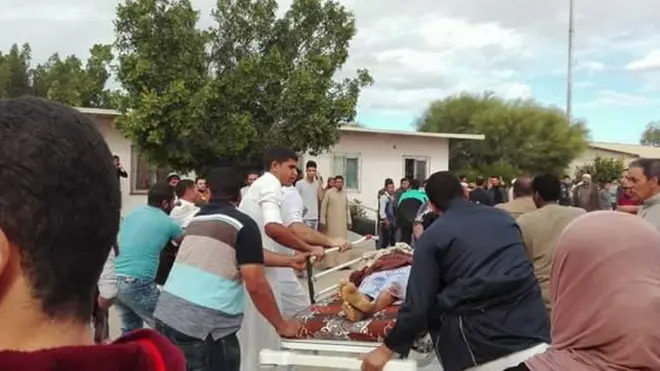 استهدف مسلحون مسجدا يتبع الطرق الصوفية في سيناء، ما أسفر عن مقتل وإصابة العشرات