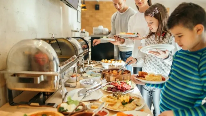 Los hoteles ya no ofrecen barras con alimentos disponibles para los huéspedes.