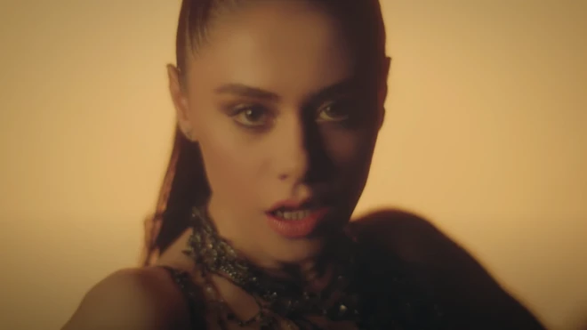 Samira Əfəndi "Mata Hari" mahnısının klipindən görüntü