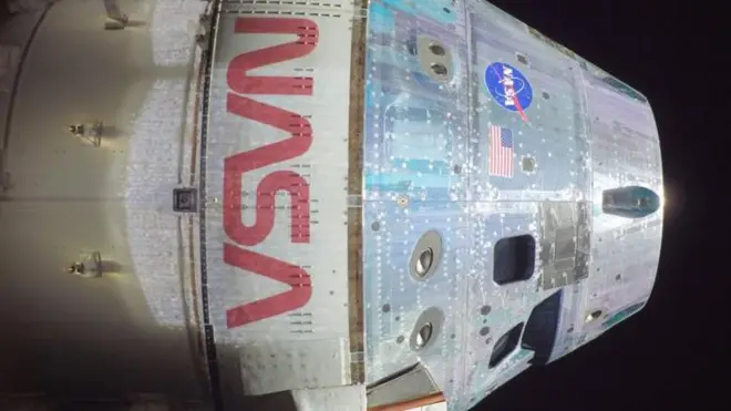 این سلفی را فضاپیمای اوریون هنگام حرکت به سمت ماه از خود گرفته است