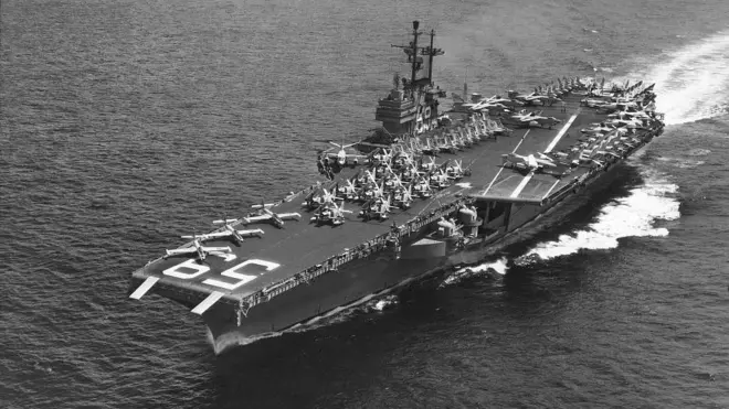 Porta-aviões USS Forrestal, o que foi enviado pelos americanos. Fotos: 