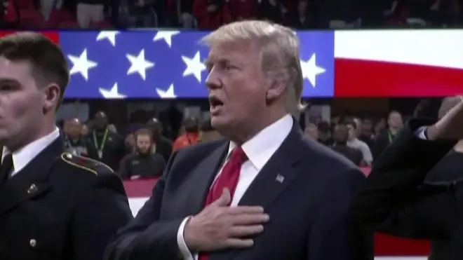 صدر ٹرمپ قومی ترانے کے احترام میں کھڑے ہیں