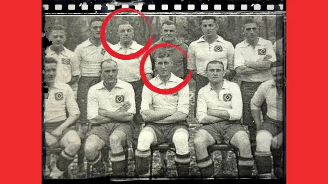 هالفورسن (الصف الخلفي ، الثالث من اليسار) وهاردر (الصف الأمامي ، الوسط) يقفان مع زملائهما في فريق هامبورغ