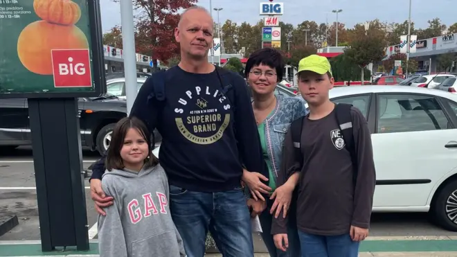 Аљона Подљесних из Сибира доселила се са породицом доселила у Србију септембра 2022. године, након што су руске власти објавиле делимичну мобилизацију