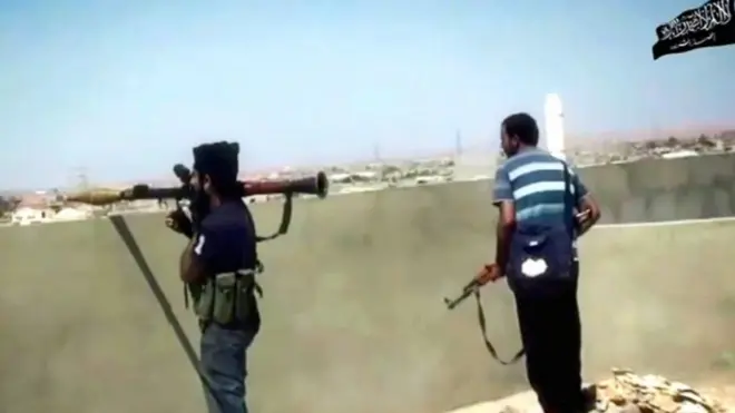 ما زالت ليبيا منقسمة، مع وجود أكثر من مركز للسلطة وعدد كبير من الميليشيات يصعب السيطرة عليها.