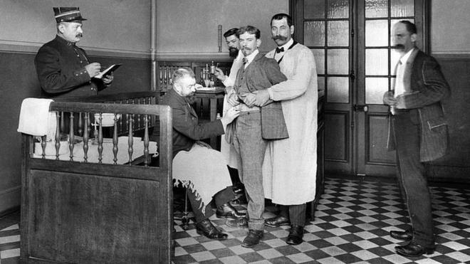 Вакцинация от бешенства в Институте Пастера в Париже в начале ХХ века