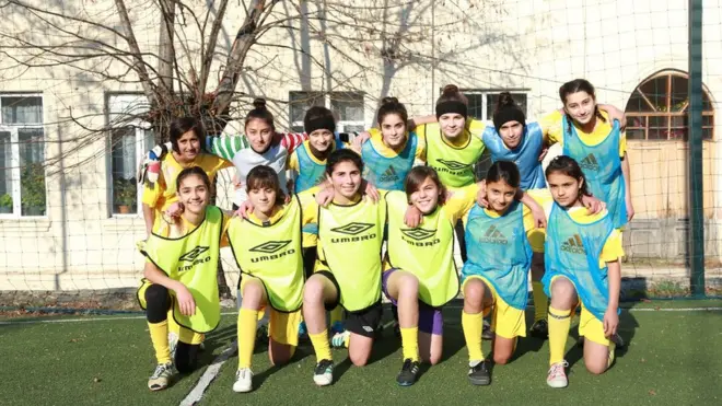 Şəkidə futbolçu qızlar
