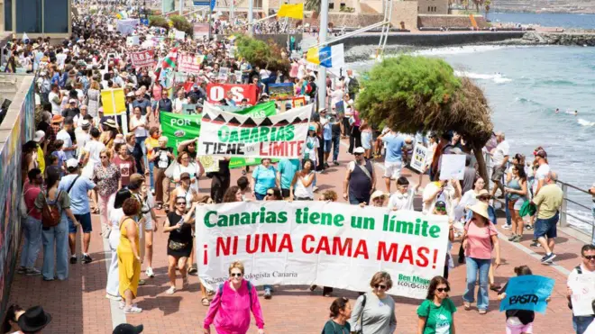 Kanarya Adaları'nda Nisan ayında saygısız turistlere karşı protesto düzenlendi