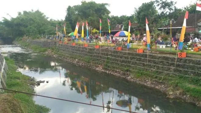Bantaran Kali Ujung di Klaten, Jawa Tengah, dijadikan taman warga.