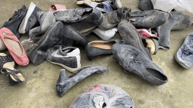 Xəzər rayonunda köhnə ayaqqabı, odun yandırmaqla qızınan ailə deyir ki, qaz limitini keçdikləri üçün onlara borc yazılıb.