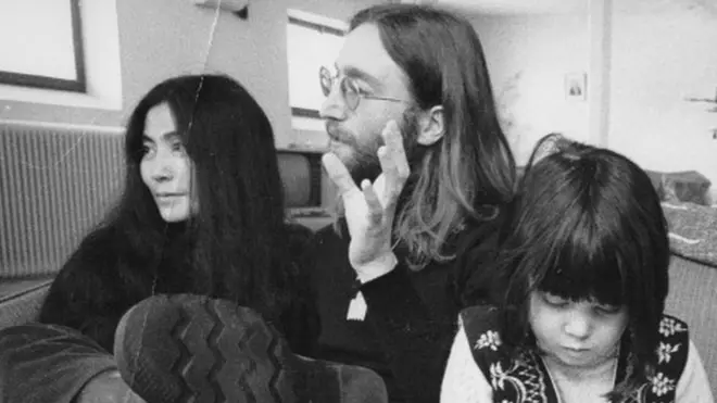 В 1970 Леннон и Оно приехали на север Дании, чтобы провести время с младшей дочкой Оно Киокой