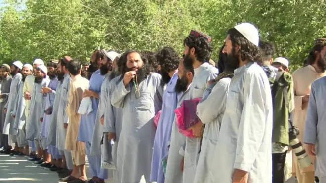 تمه کېږي چې د افغان حکومت لخوا د طالب بندیانو خلاصون به د اوربند غخېدو لامل شوي