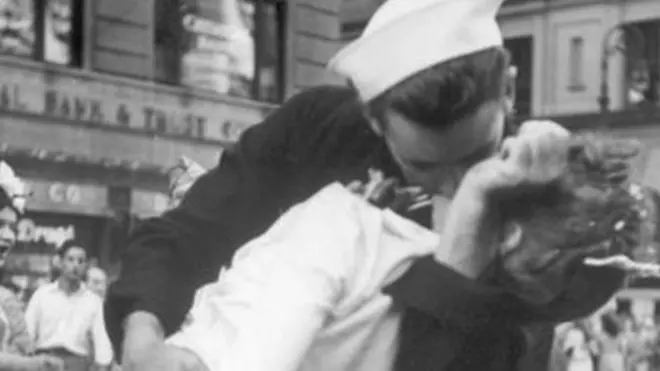 Xanım Friedman 1960-cı illərə kimi bu fotodan xəbərsiz olub